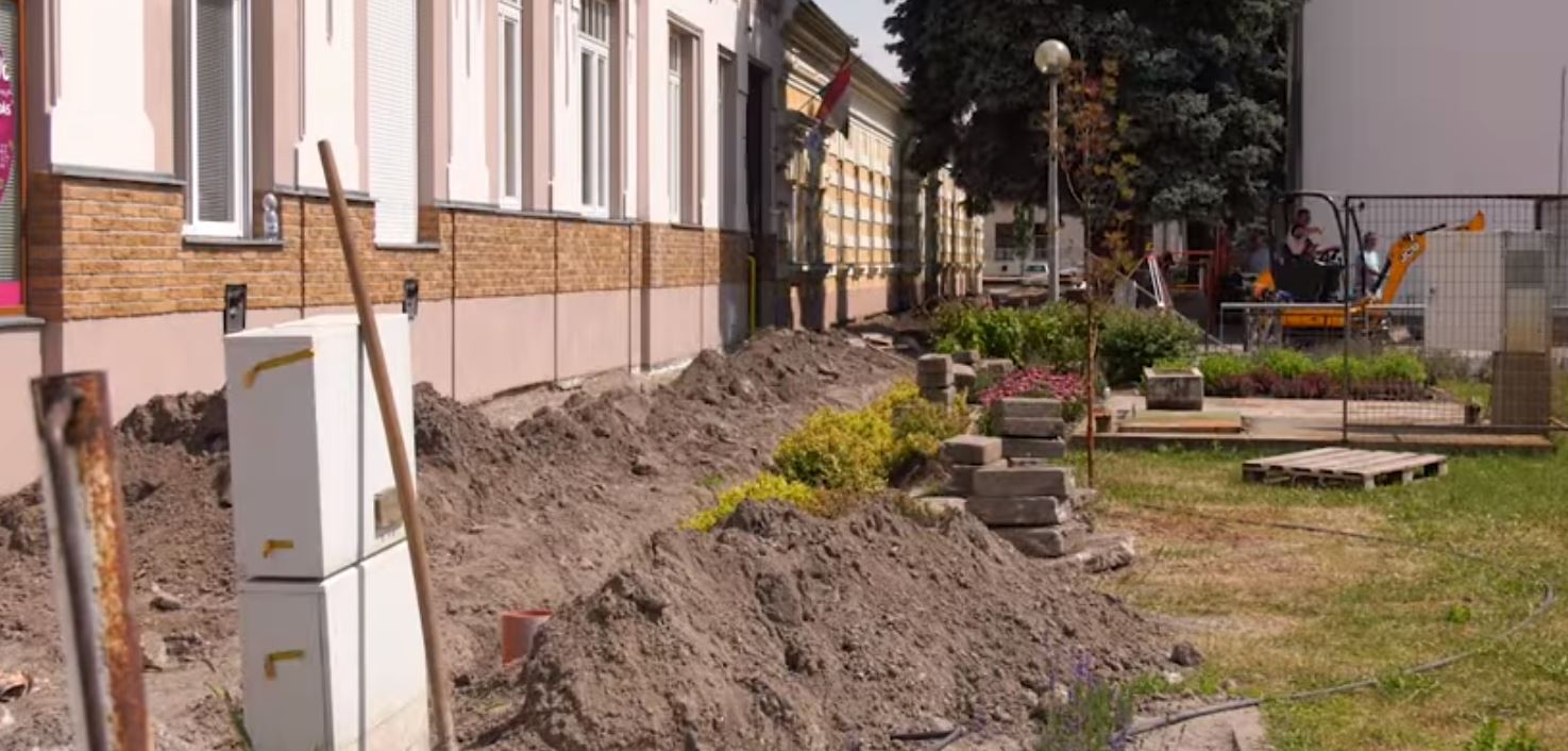A Konecsni György Művelődési Központ csapadékvíz elvezetési problémáinak megoldásán dolgoznak