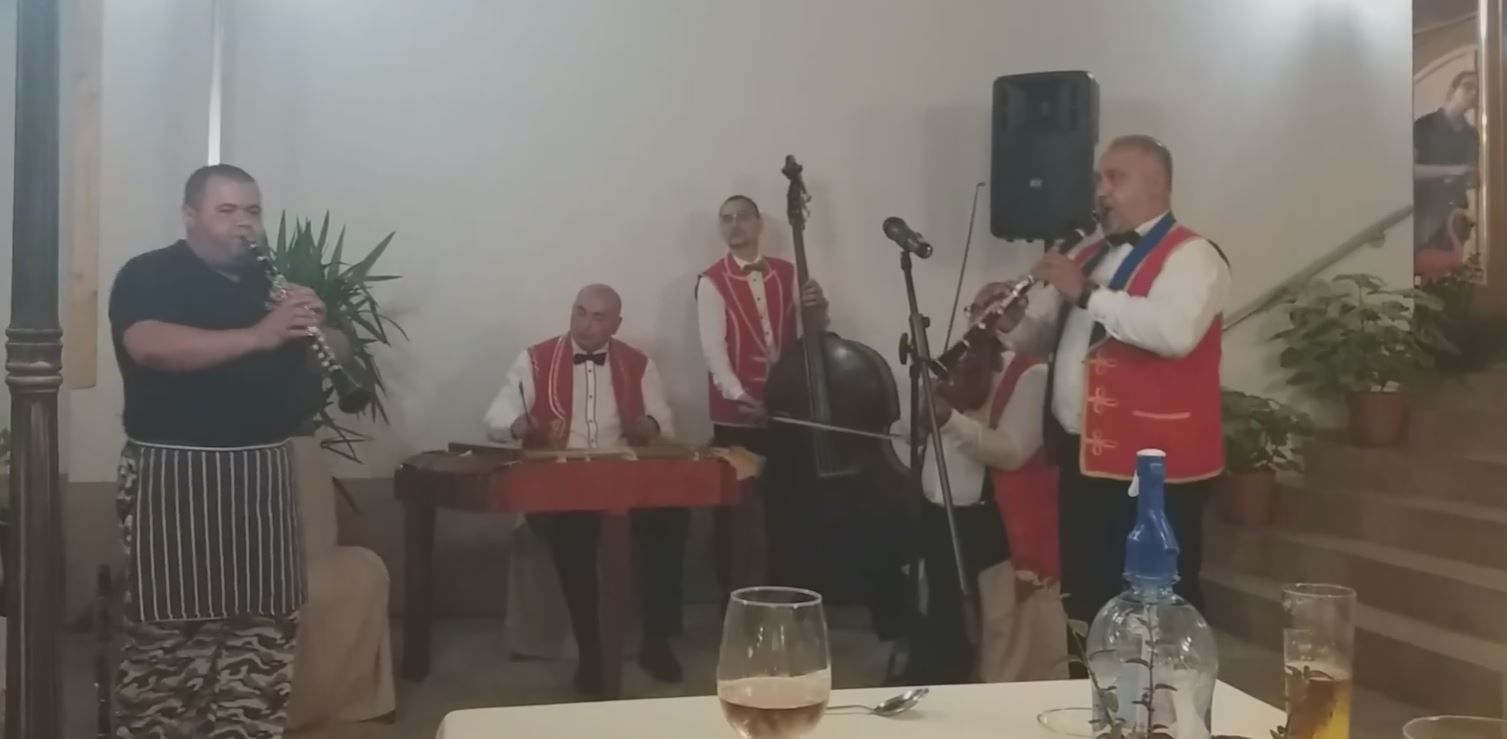 Pali, a séf is bekapcsolódott az örömzenélésbe
