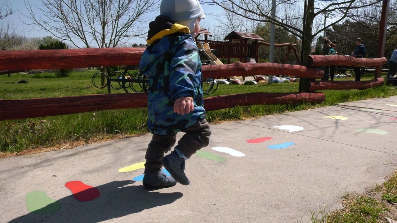 KISKUNMAJSA: ELKÉSZÜLT A SZÉLMALOM TÉRI JÁTSZÓTÉR JÁRDAFESTÉSE - youtube