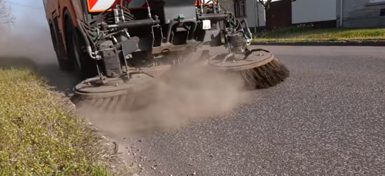 Utcai seprőgépet vásárolt a Városgazdálkodási Intézmény
